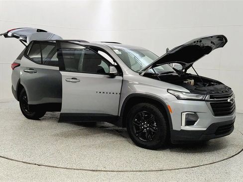 Used 2023 Chevrolet Traverse LT w/ Midnight/Sport Edition image 9