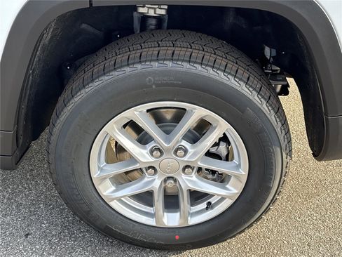 New 2025 Jeep Grand Cherokee L Laredo w/ Luxury Tech Group I image 23