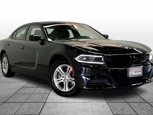 Used 2023 Dodge Charger SXT image 2