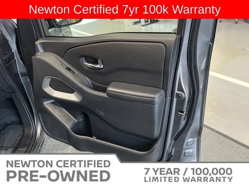 Used 2025 Nissan Frontier SV RWD image 39