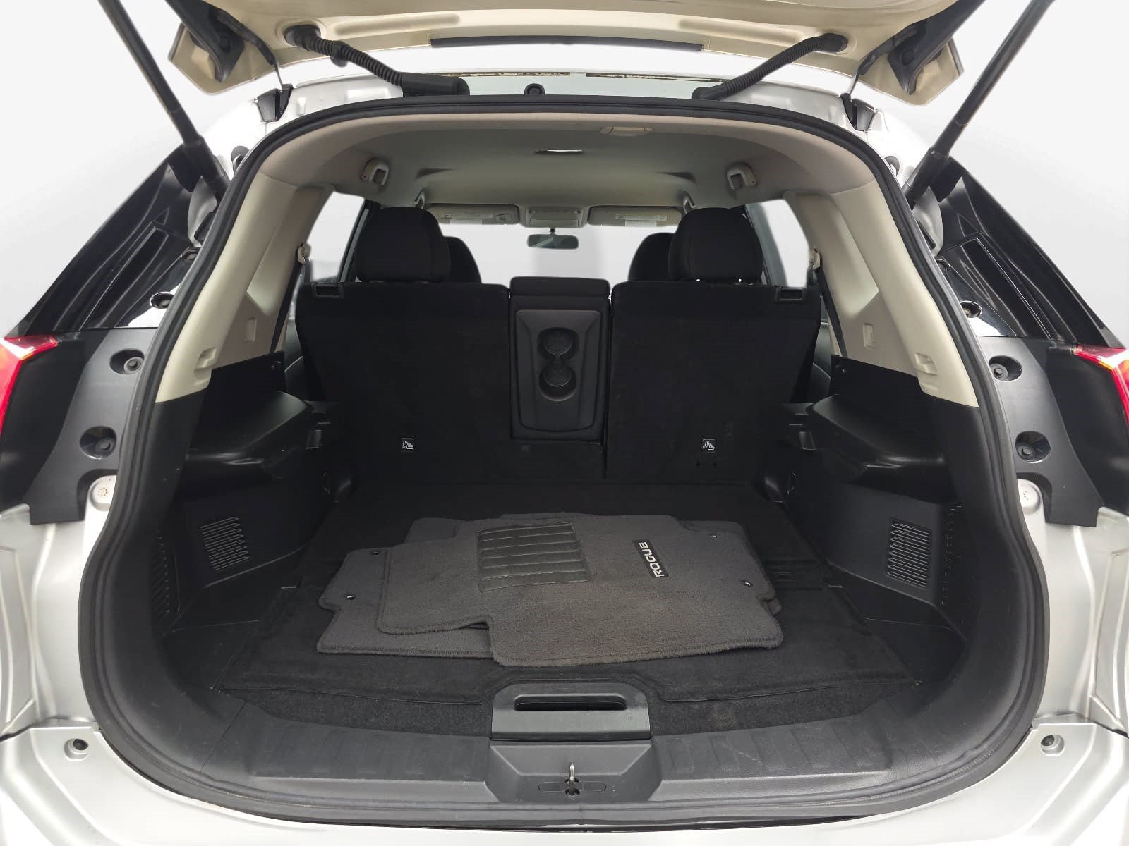 Used 2018 Nissan Rogue SV FWD image 27