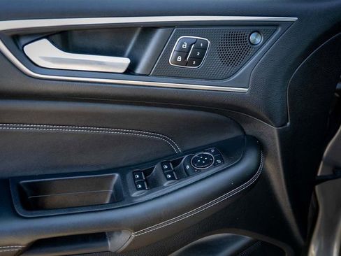 Used 2023 Ford Edge Titanium image 19