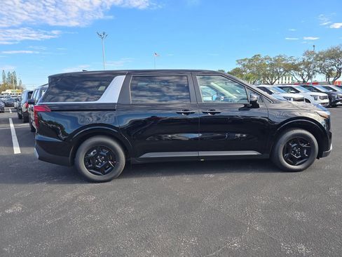 New 2026 Kia Carnival FWD image 9