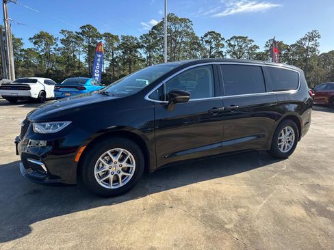 Used 2024 Chrysler Pacifica Touring-L image 7