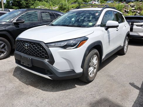 Used 2022 Toyota Corolla Cross LE AWD/4WD image 3