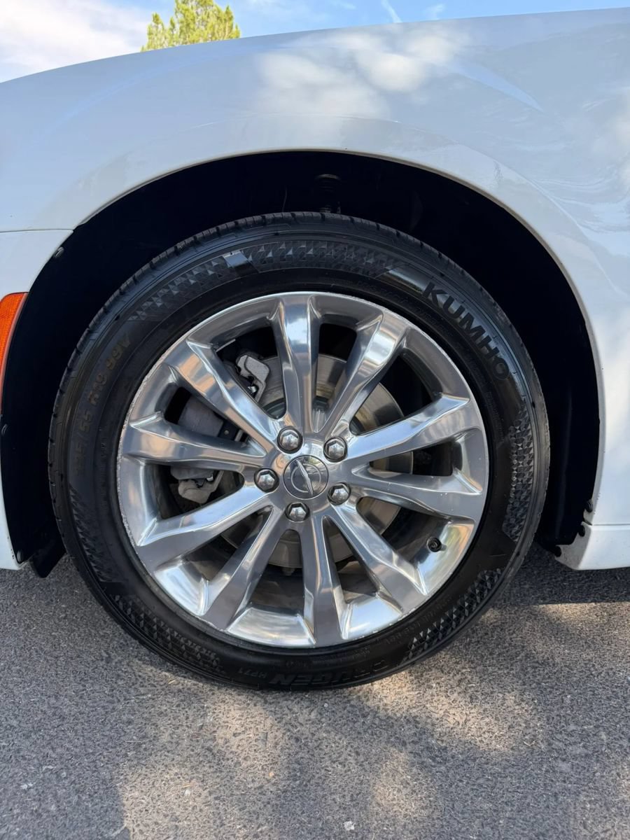 Used 2019 Chrysler 300 Limited AWD/4WD image 18