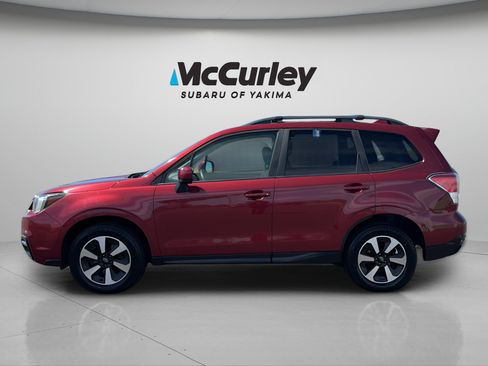 Used 2017 Subaru Forester 2.5i Premium AWD/4WD image 3