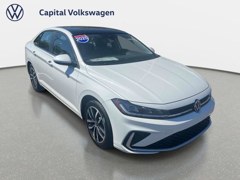 Used 2025 Volkswagen Jetta SE FWD image 2