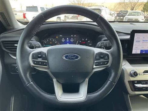 Used 2020 Ford Explorer XLT image 19