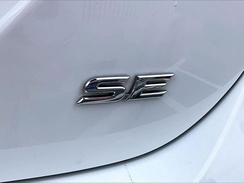 Used 2023 Toyota Camry SE image 10