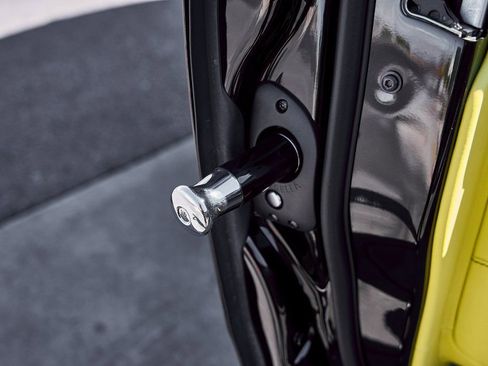 Used 2022 Rolls-Royce Cullinan Black Badge w/ Dark Exterior Package AWD/4WD image 29