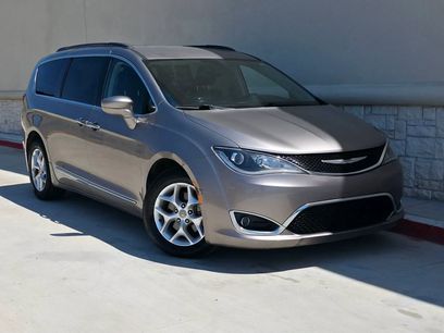 Used 2017 Chrysler Pacifica Touring-L w/ Tire & Wheel Group