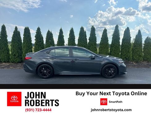 Used 2025 Toyota Camry SE FWD image 1
