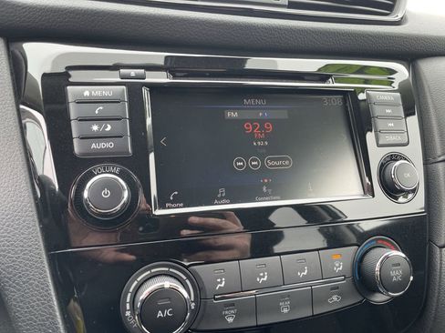 Used 2020 Nissan Rogue S w/ Special Edition Package image 12