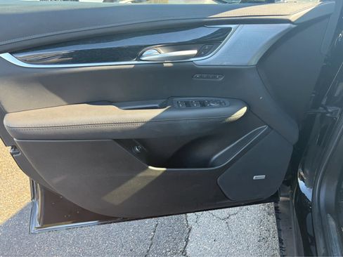 Used 2025 Cadillac XT5 Premium Luxury image 10