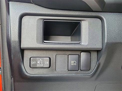 Used 2018 Toyota Tacoma SR5 image 29