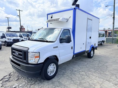 Used 2024 Ford E-350 and Econoline 350 Super Duty w/ Power Windows & Locks Group RWD image 5
