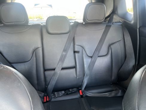 Used 2017 Jeep Renegade Limited image 12