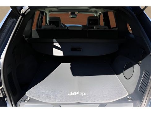 Used 2019 Jeep Grand Cherokee Summit image 18