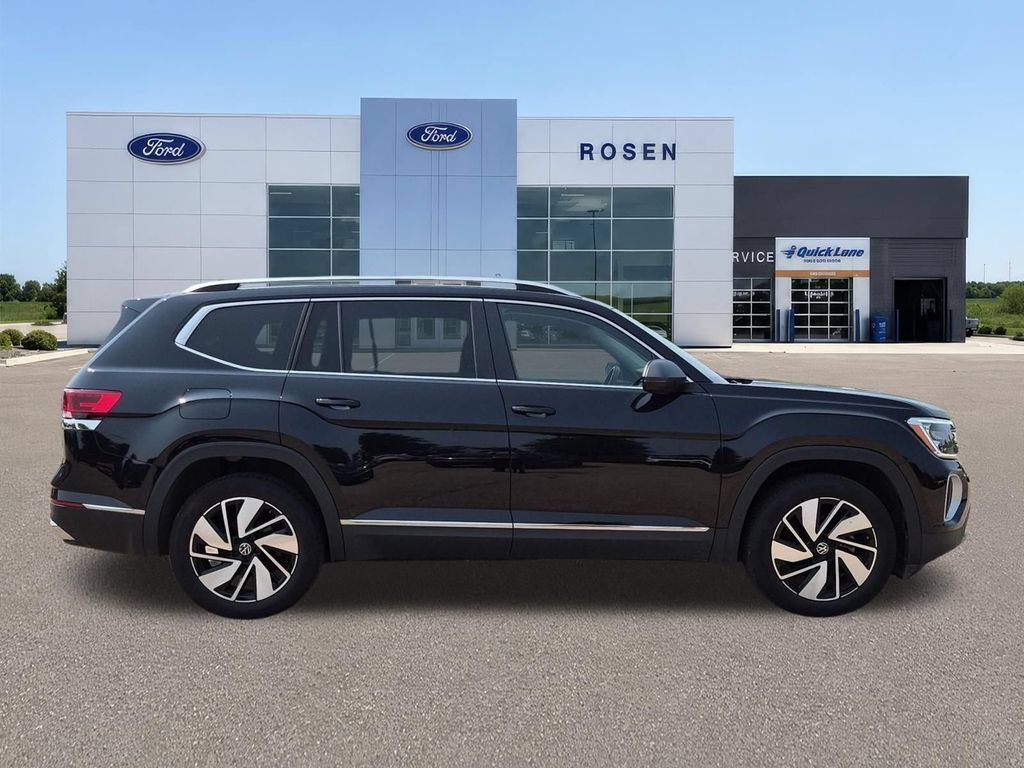 Used 2025 Volkswagen Atlas SEL AWD/4WD image 2