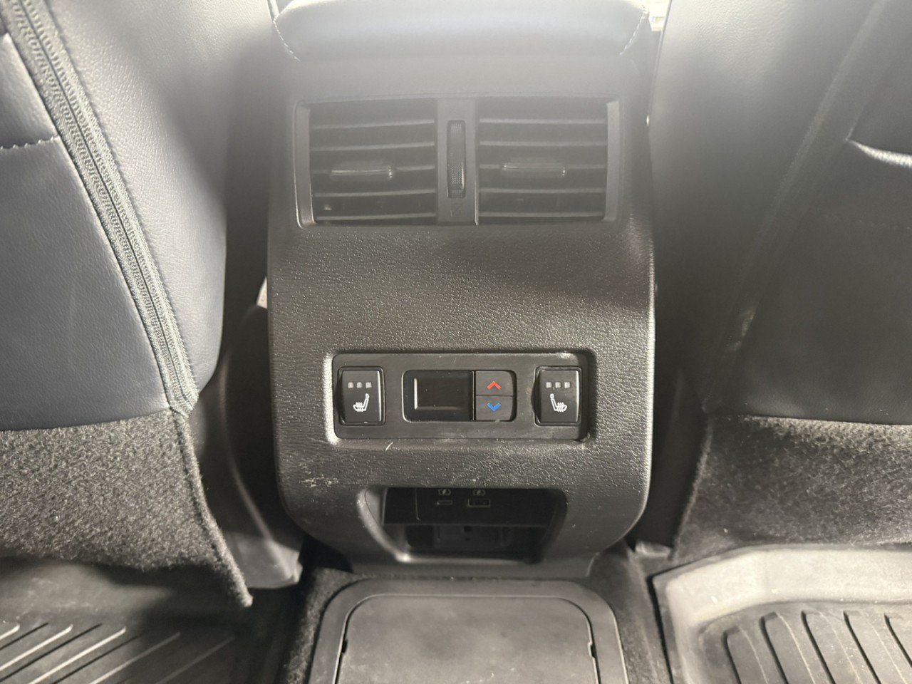 Used 2025 Mitsubishi Outlander SEL AWD/4WD image 14
