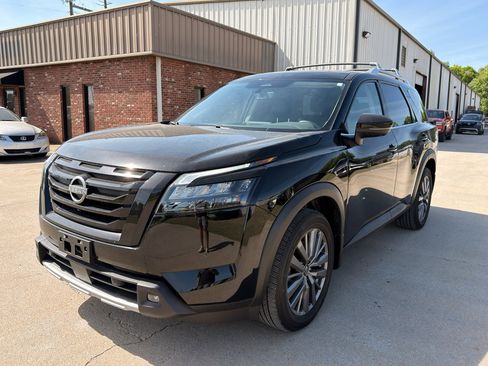 Used 2025 Nissan Pathfinder SL w/ SL Premium Package image 7