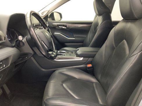 Used 2020 Toyota Highlander Limited FWD image 17