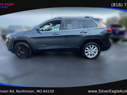 Used 2017 Jeep Cherokee Limited AWD/4WD image 2