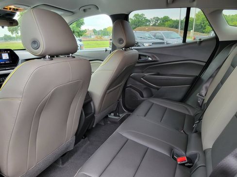 Used 2025 Chevrolet Trax ACTIV FWD image 25