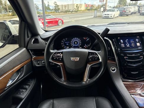 Used 2016 Cadillac Escalade Premium image 28