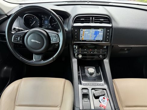 Used 2018 Jaguar F-PACE Premium image 21