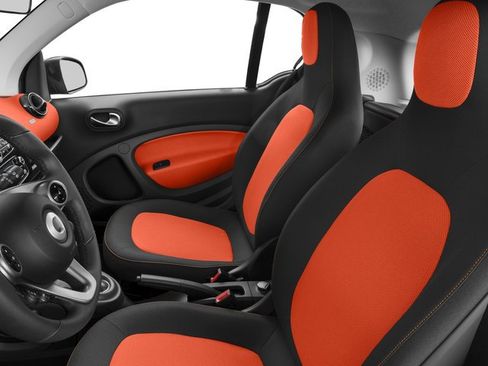Used 2016 smart fortwo passion RWD image 9