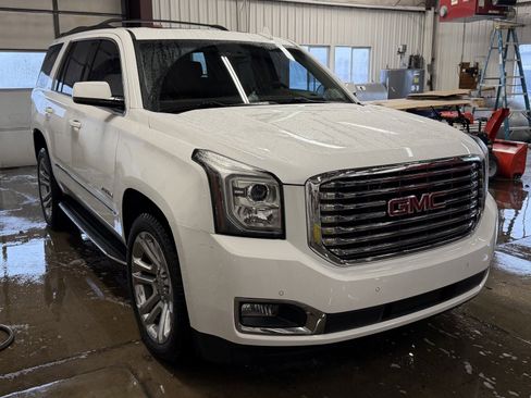 Used 2018 GMC Yukon SLT w/ Premium Edition image 3