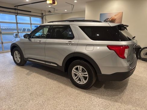 Used 2023 Ford Explorer XLT w/ Equipment Group 202A image 3