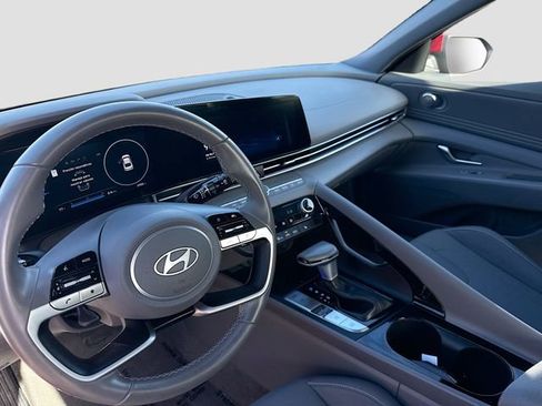 Used 2025 Hyundai Elantra SEL w/ Cargo Package image 9