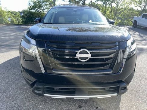 Used 2024 Nissan Pathfinder SL w/ SL Premium Package image 8