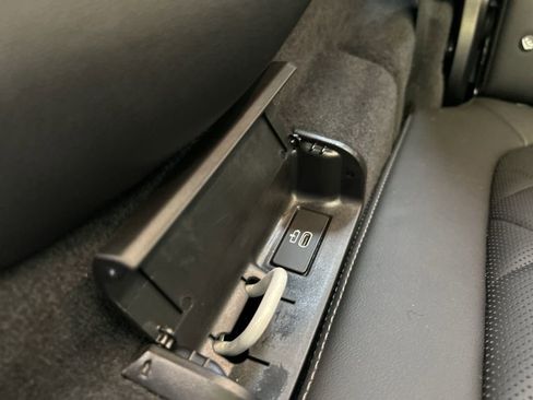 Used 2024 BMW X7 xDrive40i w/ M Sport Package image 49