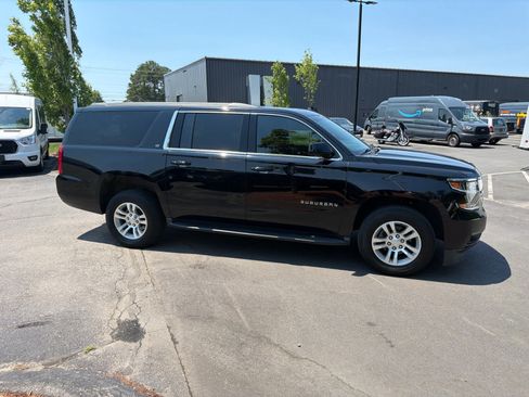 Used 2019 Chevrolet Suburban LT AWD/4WD image 4