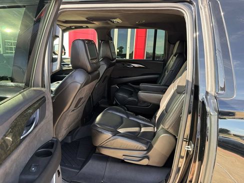 Used 2019 Cadillac Escalade ESV Platinum w/ Escalade Sport Edition AWD/4WD image 14