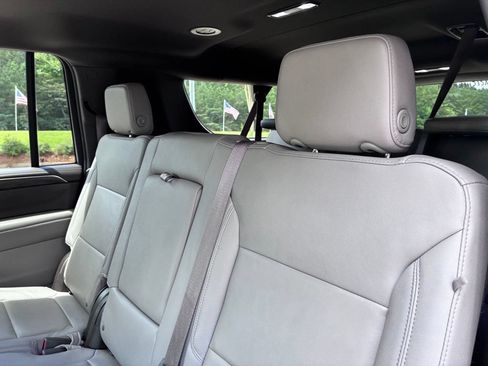 Used 2024 Chevrolet Suburban LT RWD image 14