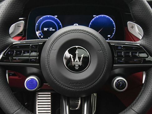 Used 2025 Maserati Grecale Modena AWD/4WD image 35