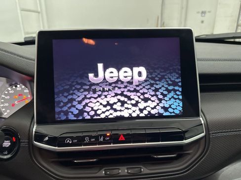 Used 2025 Jeep Compass Latitude w/ Altitude Special Edition image 14