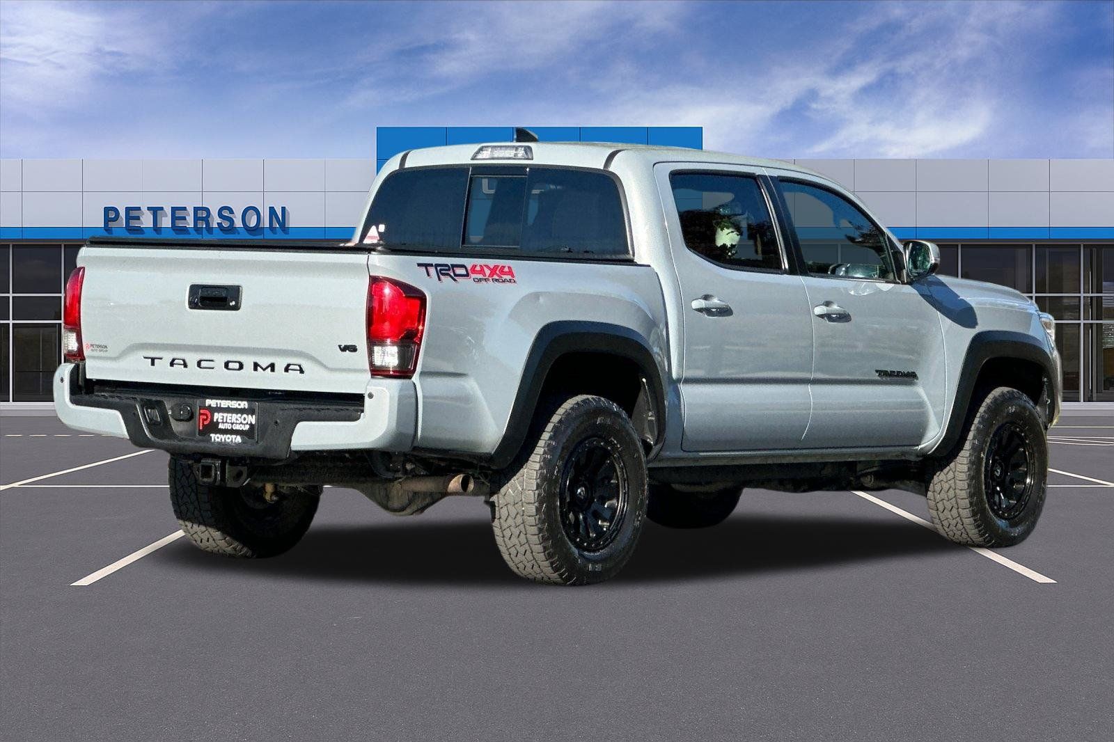 Used 2018 Toyota Tacoma TRD Off-Road w/ Technology Package AWD/4WD image 4