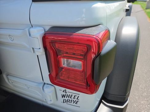 Used 2026 Jeep Wrangler Unlimited Sport AWD/4WD image 17