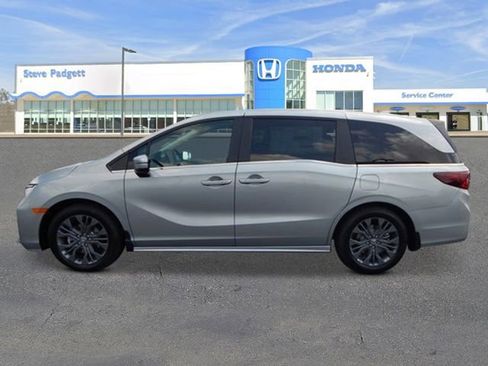 New 2026 Honda Odyssey Touring image 2