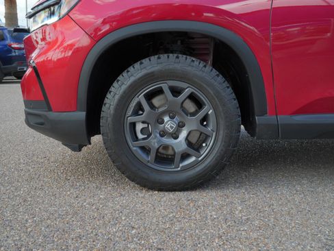 Used 2025 Honda Pilot TrailSport image 12