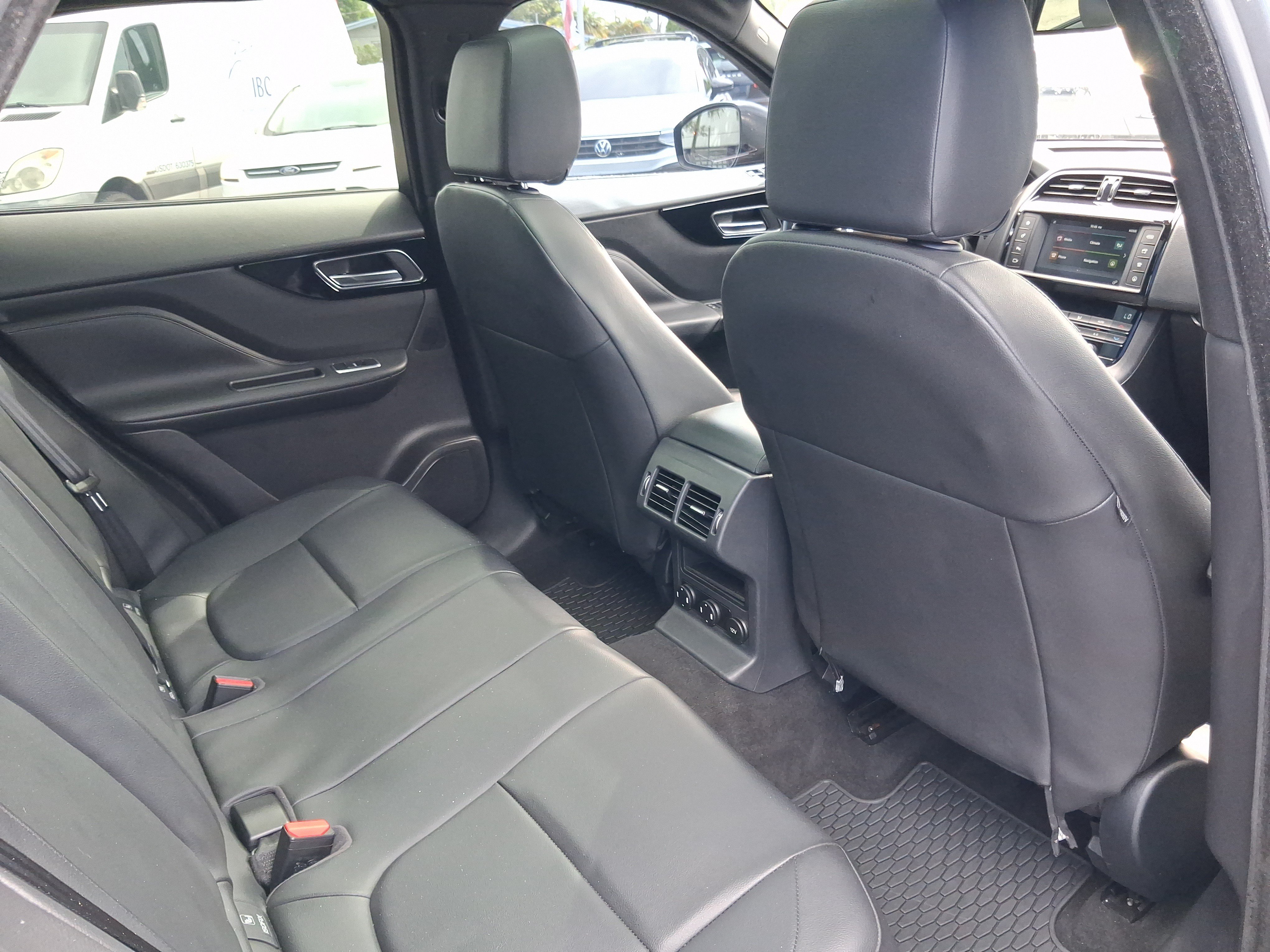 Used 2018 Jaguar F-PACE Premium AWD/4WD image 29