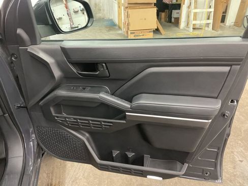 Used 2025 Toyota Tacoma SR5 AWD/4WD image 30