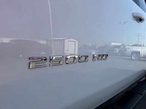 Used 2024 Chevrolet Silverado 2500 LT AWD/4WD image 15