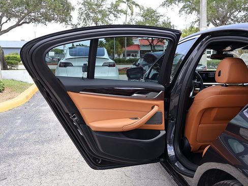 Used 2023 BMW 530e w/ Premium Package image 26